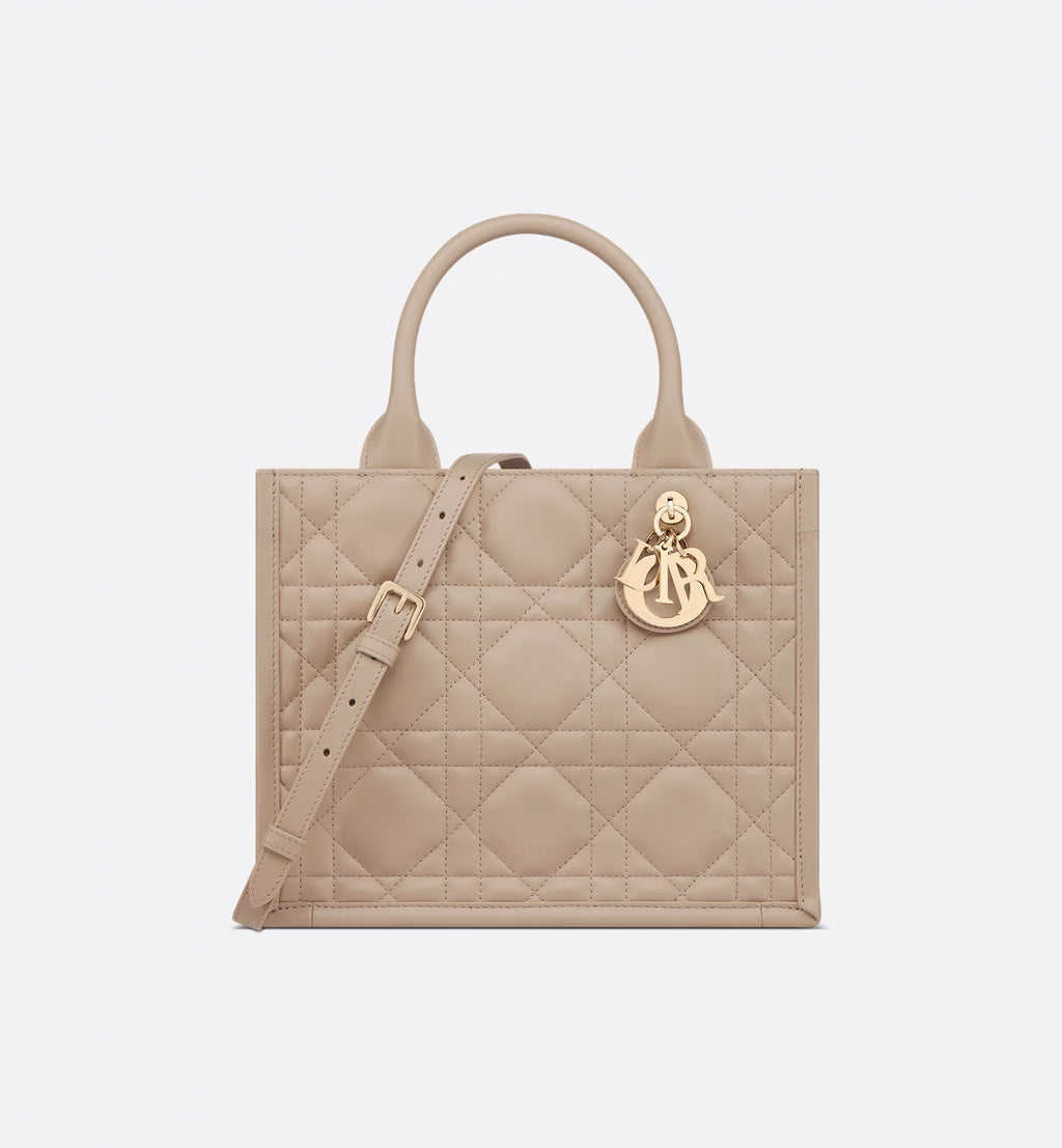 Dior Book Tote pequeño
Piel de becerro Macrocannage gris pardo desierto